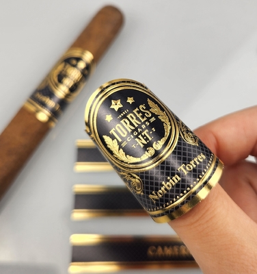 comprar Premium exclusivo OEM impermeável vinil impresso anel de charuto personalizado com ouro em relevo impressão autocolante de marca pessoal online manufacture