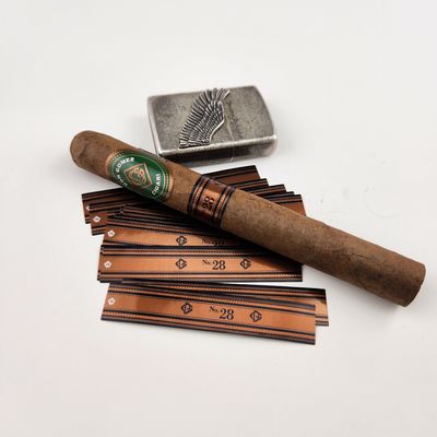 Bom preço Impressão de etiquetas de charutos castanhos Eco-friendly Rebocado Estilhaços comerciais personalizados feitos à mão on-line
