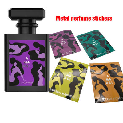 Bom preço Estampagem a frio Perfume Metal Autocolante Custom Silver Badge Rolo de papel Impressão Embalagem Garrafa Folha de Ouro 3D rótulo em relevo on-line