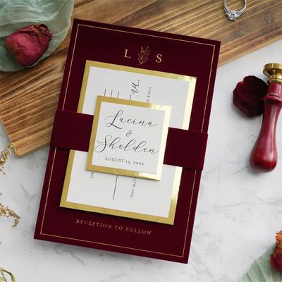 Bom preço Cartões de Convite de Casamento Borgoânia Veludo Envelope Folha de Ouro Impressão Veludo Cartões de Convite de Casamento on-line