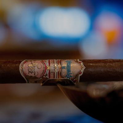 Bom preço Adesivo personalizado para charuto de venda quente, etiqueta UV dourada para charuto, etiqueta de anel para charuto, marca privada, adesivo à prova d'água, impressão de etiqueta de desenho animado on-line